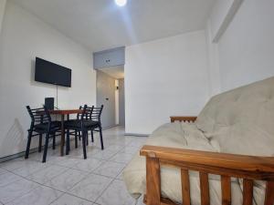Departamento monoambiente dividido en zona Aldrey