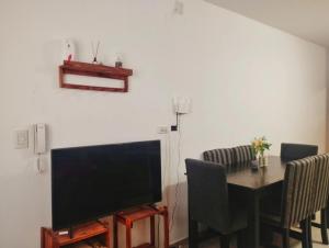 Depto a 10 minutos del Estadio Madre de Ciudades para 2 Pax