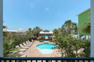 Tuxedo Flats by GSVR - Beachside with Dual Living Areas & Backyard with Pools - FREE Activities and Golf