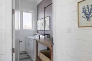 Southern Holiday by GSVR - Luxurious Beachfront Home with Private Pool - FREE Activities and Golf