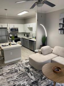 Bright & Stylish 1BR Minutes to The Woodlands