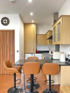 Bournemouth sea view apartment with balcony, minutes from award winning beach and pier