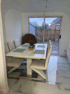 4 Bed Detached Home Perfect for Families & Groups