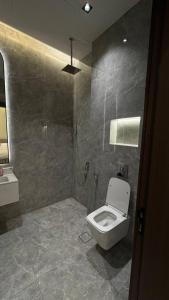 استديو انيق هادى بجلسة جانبية