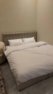 استديو انيق هادى بجلسة جانبية