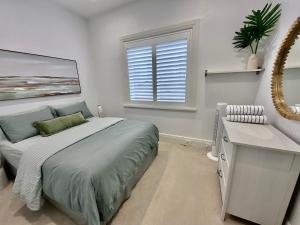 Dolphin Sands - flat barefoot walk to Coogee Beach