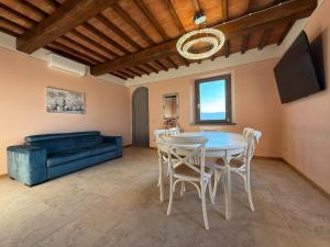 Spacious apartment with infinity pool
