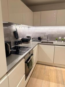 Stunning Premium 2 Bed Flat with Great Views