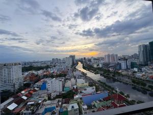 Amazing Pool View In RiverGate Building