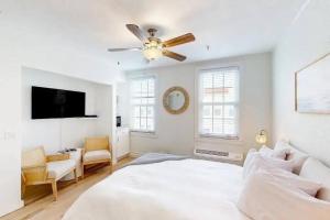 Palm Beach Condo 5 Mins to Beach Heated Pool