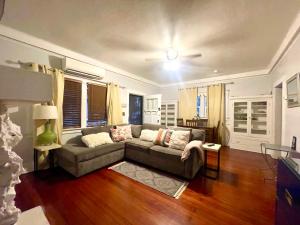 Heart of LA Koreatown bungalow 1bd 1bath