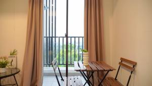 Spacious and Homey Studio at Cleon Park Apartment By Travelio