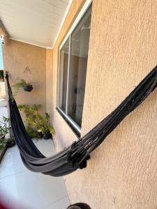 Duplex em Itaúna 4min da Praia que ocorre o WSL, 1min da pista de skate do LS, pracinha com parque infantil, quadra de futebol, tudo isso a 1 min da duplex, perto do comércio, wi-fi super rápido, monitoramento 24hrs