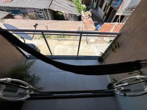 Duplex em Itaúna 4min da Praia que ocorre o WSL, 1min da pista de skate do LS, pracinha com parque infantil, quadra de futebol, tudo isso a 1 min da duplex, perto do comércio, wi-fi super rápido, monitoramento 24hrs