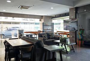 Cara Celine Dormtel by RedDoorz near Taft