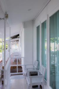 Phi Phi Cozy Seafront Resort