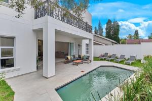 Contemporary Sandton 4bed-Villa, Rooftop Views, Solar-Inverter and Battery