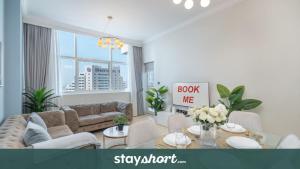 Free housekeeping visits during your stay - StayShort - Premium 2BR in Dubai Marina - Sleeps 4