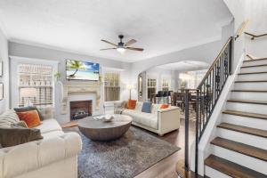 2 Mansions with Pool in West Palm Beach! villa