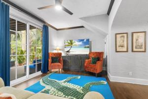 2 Mansions with Pool in West Palm Beach! villa