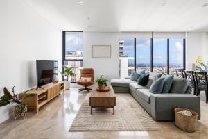 Eastgardens 4B3B Penthouse Apt