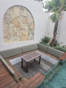 Hey-Sola Bali ,3BR Luxury Private Villa Near Canggu