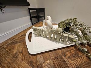 The Rocky Luxe - 4 Bedrooms - Parking - Sleeps 8