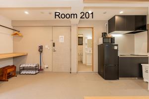 5-Min Walk to Yamanote Line, Newly Renovated APT in Prime Location, Quiet Neighborhood