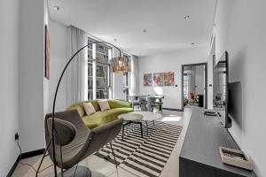 Waves - Chic Business Bay 1BR - Bright and Modern