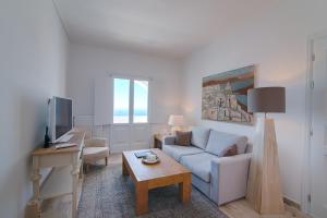 Aqua Mare Luxury Suites Santorini Greece