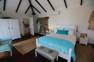 Studio 9, 200m Eagle Bay Beach