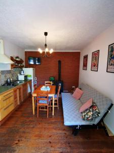 Leszczynowy Sad - apartament z kominkiem i ogrodem