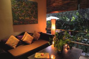 Cili Emas Oceanside Resort