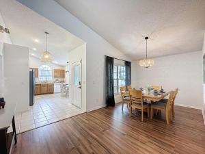 Incredible 4 bed Pool Spa Home, Minutes to Disney villa