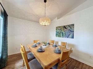 Incredible 4 bed Pool Spa Home, Minutes to Disney villa