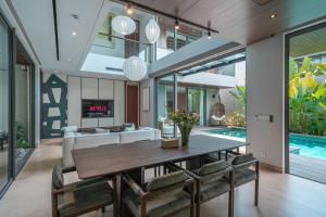 Akar & Daun - NEW! 8BR Villa Haven, Near Berawa Beach!