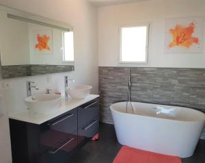 Villa south facing private pool seaview