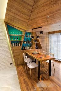 Chic & Comfortable 3BHK Getaway in Andheri West