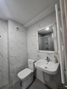 Cozy Skopje Center Apartment - free parking garage