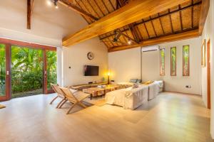 Villa Trembesi - New Spacious Luxury 2BR Private Villa - Free Gym Access - 60Mbps WiFi