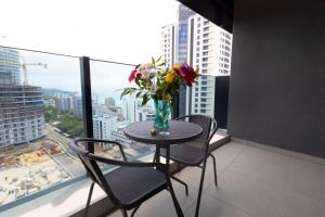 Oceans Apartment in Radissons Blu Tower Block by First Private Stays