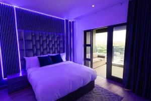 Oceans Apartment in Radissons Blu Tower Block by First Private Stays