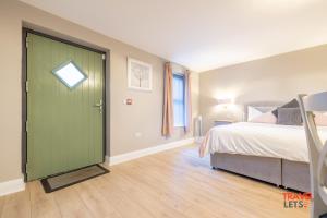 Homestead Hillsborough By Travel Lets Short Term Rental Agency Hillsborough Featuring Apartments, Deluxe Double Suites & Triple Ensuite Rooms