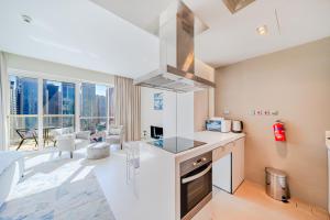 Modern Studio with Skyline Views in Dubai Marina