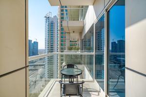 Modern Studio with Skyline Views in Dubai Marina