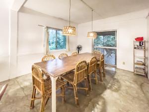 KAHILOM Nest Self-Service Home in Rainforest Nest with Kitchen - Monkeys, Bats, Pet Friendly with a Fee