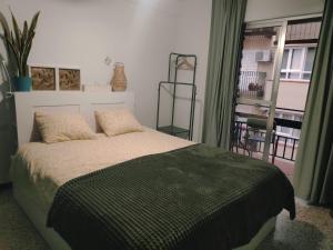 Homey beach apartment in authentic El Palo