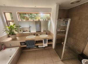 Family Seaside Escape in Kommetjie