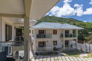 Yvons Tropical Villa