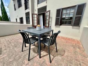 9 at Huis Piron - Location Stellies Central